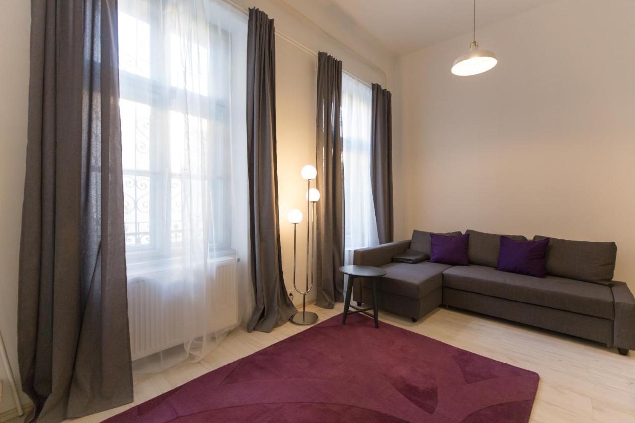 Palace District Apartment *